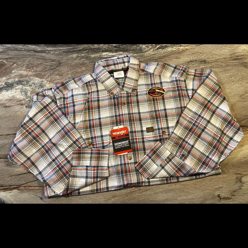 Men’s Wrangler work shirt size XL Brand New